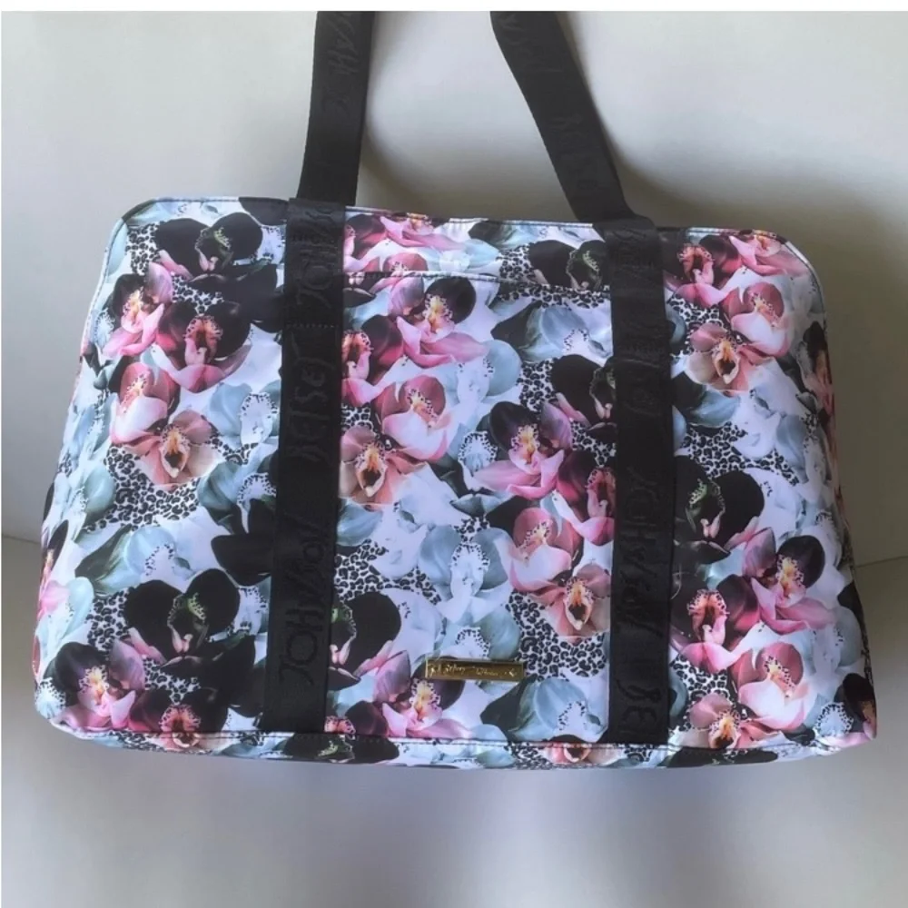 BETSEY‎ JOHNSON. Leo/Blk XORUBY. Beautiful floral Overnight bag. - Picture 3 of 10